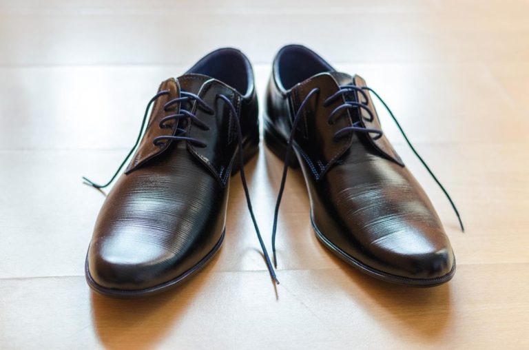 Dlaczego ludzie często sięgają po nowe obuwie?