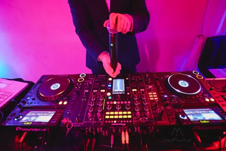 Jak wybrać idealnego dj-a na wesele w krakowie i okolicach?